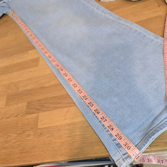 Levi's 318 Shaping Wide Leg Women's Jean In Tall Glass Of Water - Light Wash 30 - Picture 12 of 13